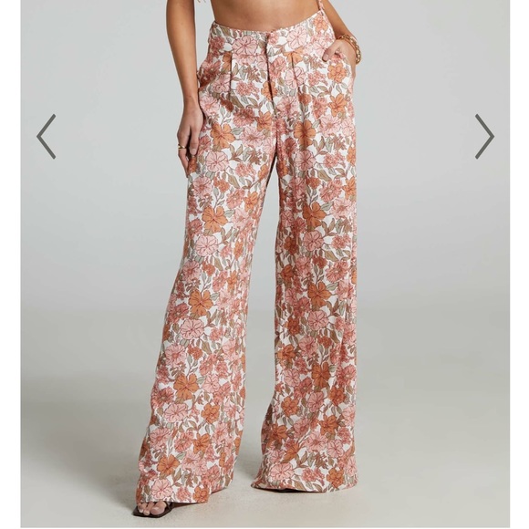Showpo. Pants - BRAND NEW Showpo High Rise Wide Leg Pants in Floral Size 2
